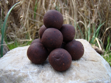 Boilie Decimus 100 g (ďábelské koření)